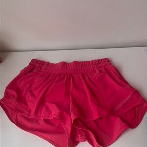 LULULEMON LIPGLOSS HOTTY HOT SHORTS (2.5 inch)